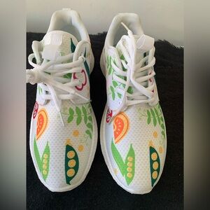 Women's White and Green Patterned Athletic Shoes